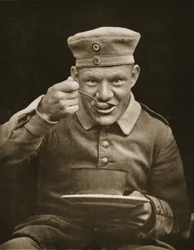 Gut genährter Gefangener, Illustration aus Deutsche Gefangene in Großbritannien (Fotogravur)
